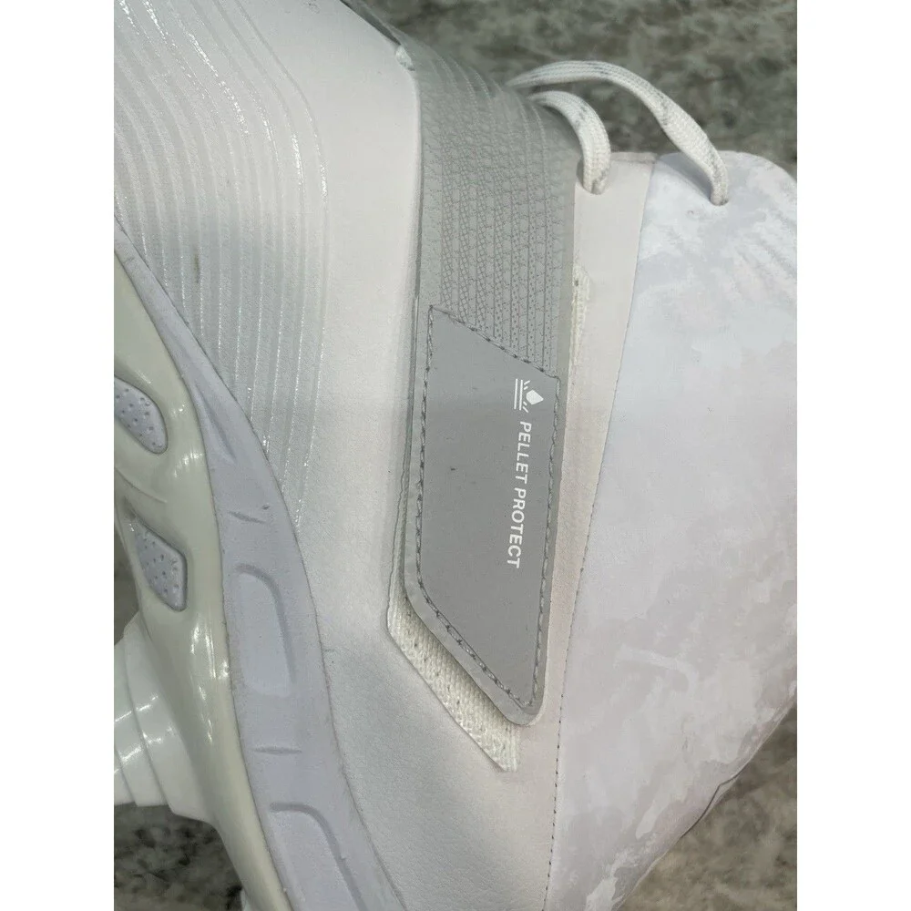 Under Armour football cleats 3026487-100 White Size 18